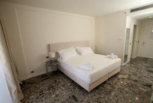 Rúm í herbergi á Durres Bay Hotel