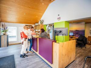 Hosté ubytování Stylish Chalet in the Woods + 28 fotografií