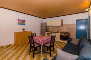 Køkken eller tekøkken på Apartments Nedeljko + 34 billeder