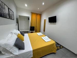 A bed or beds in a room at Affittacamere Sikelia