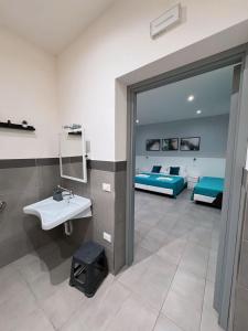 A bathroom at Affittacamere Sikelia