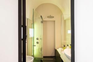 Vannituba majutusasutuses Palazzo Biancofiore, suites & rooftop