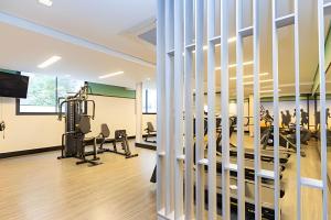 a gym with treadmills and exercise equipment at Apto confortável Centro/Batel in Curitiba