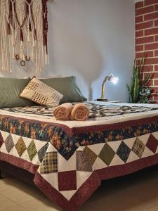 Letto o letti in una camera di Casa Amaru