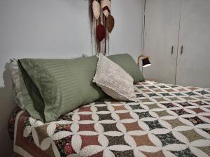 Letto o letti in una camera di Casa Amaru
