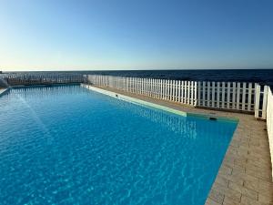 Bazén v ubytování Baia Sangiorgio Hotel & Beach Club nebo v jeho okolí