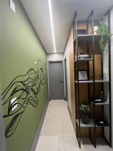 a hallway with a green wall with a spider painted on it at Fantástico Ape ao lado da rota gastronômica in Bento Gonçalves +29 photos