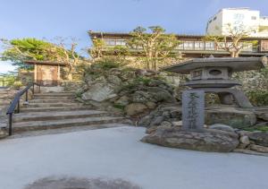 a stone stairway leading to a building with a gate at 虎屋別館 in Kotohira