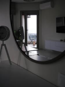 阿加迪尔Appartement vue océan的镜子,带时钟和椅子 更多37张照片
