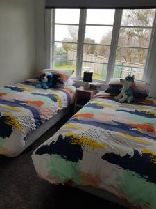 Φωτογραφία από το άλμπουμ του Relaxed Beach Retreat, mod family friendly bach σε Foxton Beach