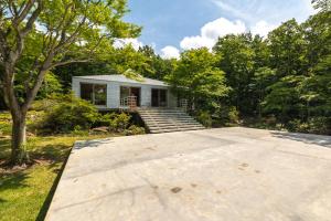 Fotografie z fotogalerie ubytování NASU PRIVATE FOREST: 広大な森の中のモダンハウス v destinaci Shiozawa