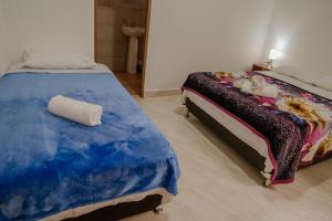 Cama o camas de una habitación en Apartahotel La Gruta