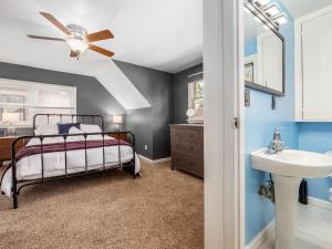 Cama ou camas em um quarto em Columbus St Haus German Villagepetsok