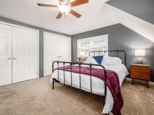 Cama ou camas em um quarto em Columbus St Haus German Villagepetsok