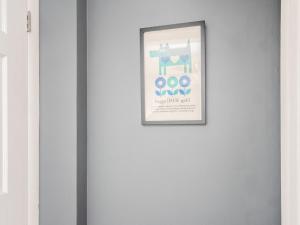 Um certificado, prêmio, placa ou outro documento exibido em Columbus St Haus German Villagepetsok