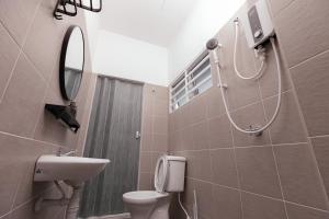 Vannituba majutusasutuses Taiping Homestay 5R3B, 9mins - Zoo & Lake Garden Taiping