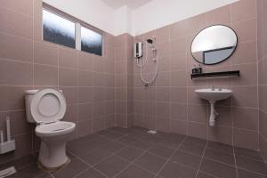 Vannituba majutusasutuses Taiping Homestay 5R3B, 9mins - Zoo & Lake Garden Taiping +37 fotot