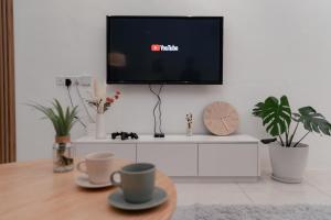 Televiisor ja/või meelelahutuskeskus majutusasutuses Taiping Homestay 5R3B, 9mins - Zoo & Lake Garden Taiping