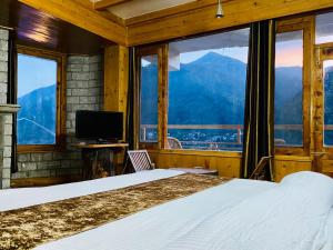 Splošen pogled na gorovje oz. razgled na gore, ki ga ponuja hotel