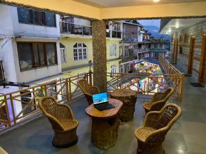 Restavracija oz. druge možnosti za prehrano v nastanitvi The Vashisht, Manali - A Four Star Luxury Hotel