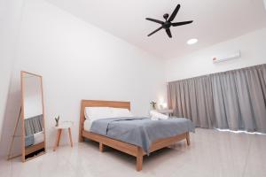 Voodi või voodid majutusasutuse Taiping Homestay 5R3B, 9mins - Zoo & Lake Garden Taiping toas
