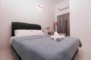Voodi või voodid majutusasutuse Taiping Homestay 5R3B, 9mins - Zoo & Lake Garden Taiping toas