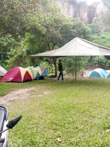 Afbeelding uit fotogalerij van Tapian Ratu Camp real in Bukittinggi +45 foto's
