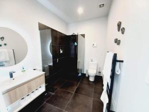 Koupelna v ubytování Moko Hiwi Escape - Kotare Suite