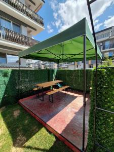 Πινγκ πονγκ στο AIR Studio & Garden ή εκεί κοντά