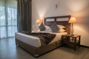 Postel nebo postele na pokoji v ubytování Manthila Hotel