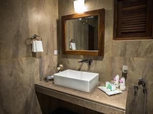 Koupelna v ubytování Manthila Hotel + 37 fotografií