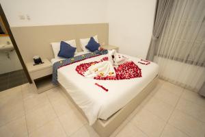 Postel nebo postele na pokoji v ubytování Yuwono Hotel & Villa Malioboro
