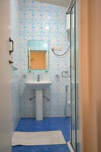 a bathroom with a sink and a mirror at Lulu's Bungalow in Nuwara Eliya