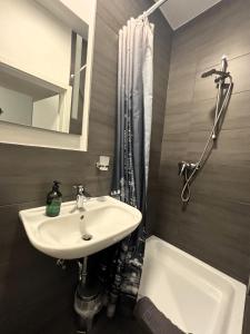 Ein Badezimmer in der Unterkunft Simplex Stays Hotel Quartier 8