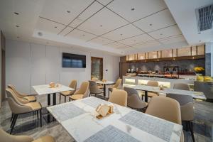 תמונה מהגלריה של Poltton International Apartment - Guangzhou Panyu Government Affairs Center בXuwen