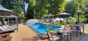 Bazén v ubytovaní Doris Hotel alebo v jeho blízkosti