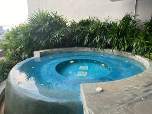 Πισίνα στο ή κοντά στο Stylish Condo wKing Bed and Pool MRT Rama 9 monthly rent