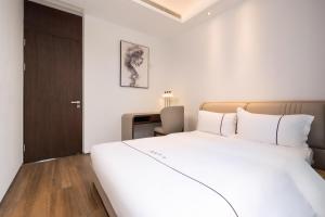 Posteľ alebo postele v izbe v ubytovaní Sanya Haitang Bay Muyu Time Seaview Apartment
