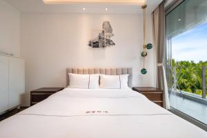 Posteľ alebo postele v izbe v ubytovaní Sanya Haitang Bay Muyu Time Seaview Apartment