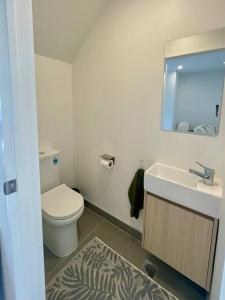 Koupelna v ubytování Auckland Airport Oasis Townhouse + 6 fotografií
