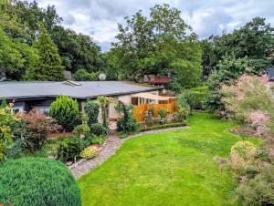 an aerial view of a garden with a house at Ferienwohnung in Potsdam