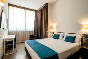 Postel nebo postele na pokoji v ubytování Hotel Cristallo