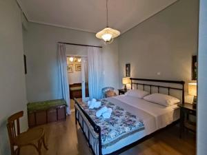 a bedroom with a bed and a table and chairs at Los Laureles Relaxing Vintage Home in Sparti