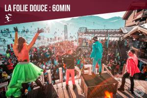 a group of people dancing on a stage in front of a crowd at Le Neiger - Appartement Emeraude in Saint-Martin-de-Belleville