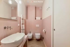 a bathroom with a sink and a toilet and a shower at Affittacamere Isabella, Terre Marine in Levanto