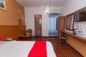 Letto o letti in una camera di Basundhara Resort Pokhara