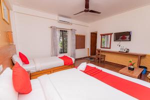 Letto o letti in una camera di Basundhara Resort Pokhara