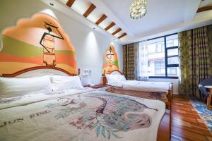 เตียงในห้องที่ Zhangjiajie Han Exotic Inn