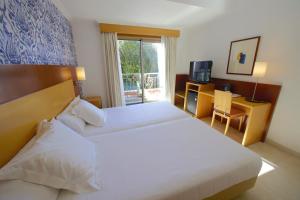 a hotel room with a bed and a window at Hotel Canelas in Portonovo +47 photos
