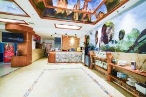 Kuchyň nebo kuchyňský kout v ubytování Zhangjiajie Han Exotic Inn